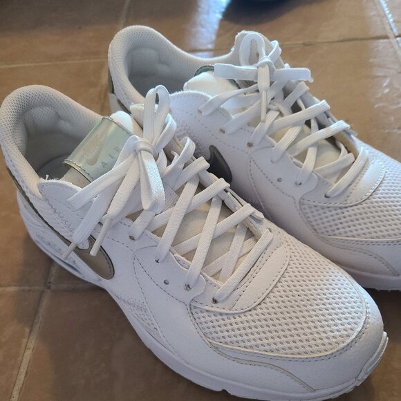 Like New Nike AirMax Excee Women's - Picture 2 of 2